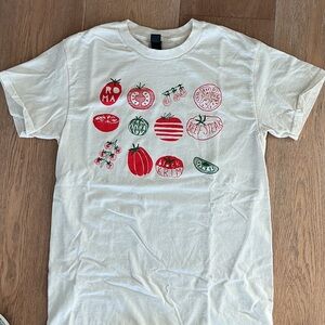 Women’s Graphic Tomato artist Print off White Tee, size small